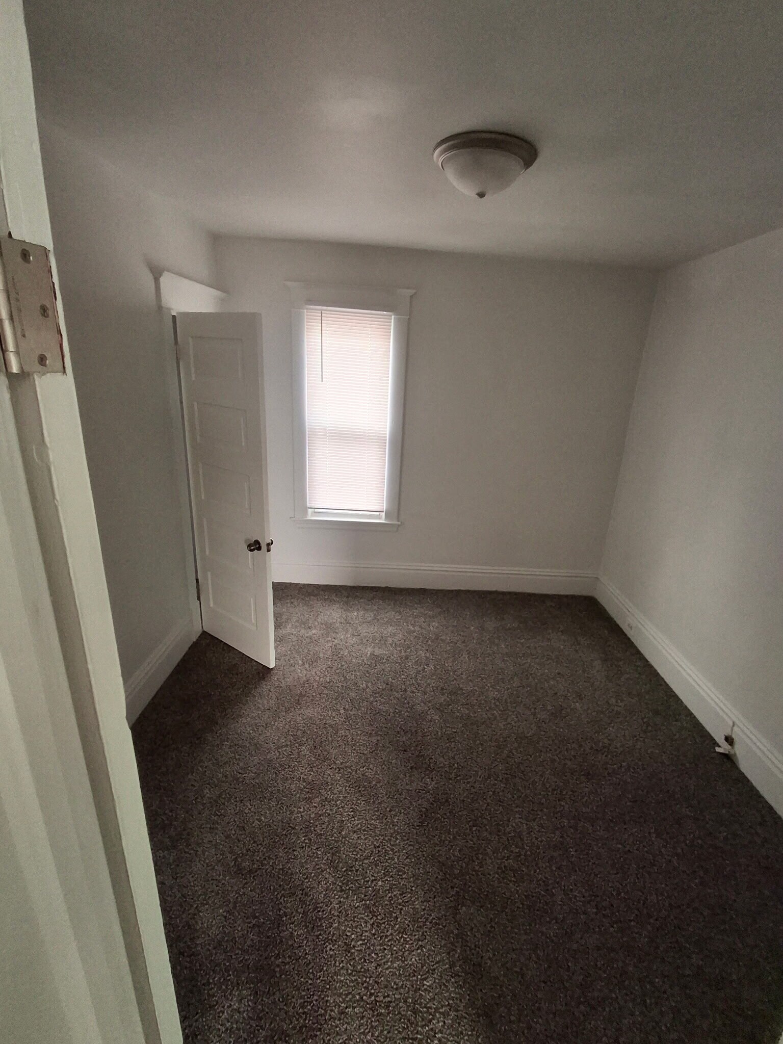 Building Photo - 531 Eastern Ave NE