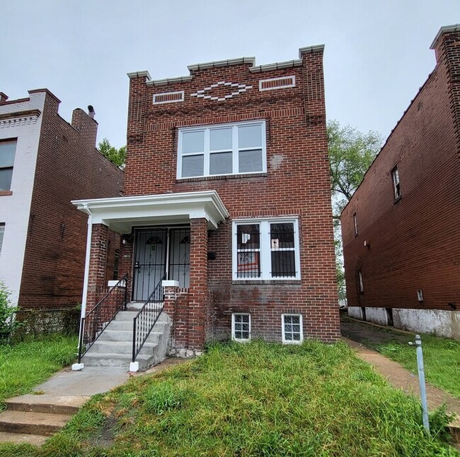 Primary Photo - Completely Renovated New and Open Concept ...