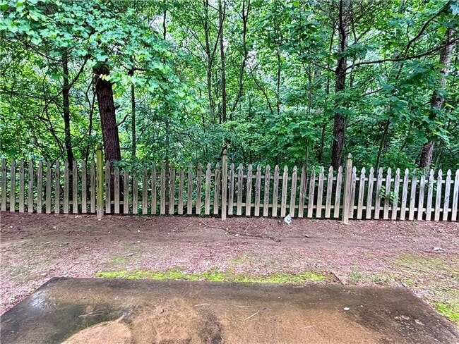 Building Photo - 613 Stonehurst Ln