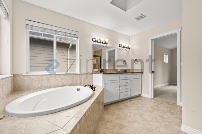 Building Photo - 7413 NE 200th St