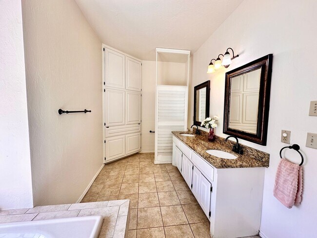 Building Photo - Spacious 4 Bed in Deer Creek - Move in Deposit-Free!(If Qualified)