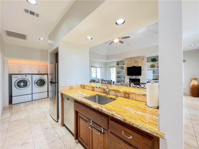 Building Photo - 1707 Clubhouse Hill Dr