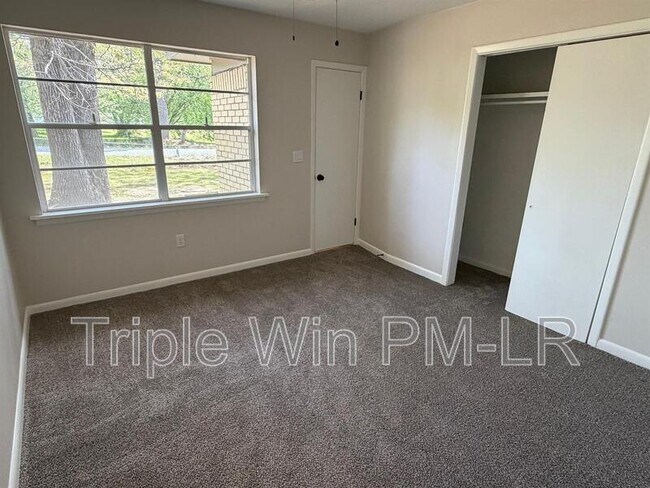 Building Photo - 17512 Bradshaw Rd