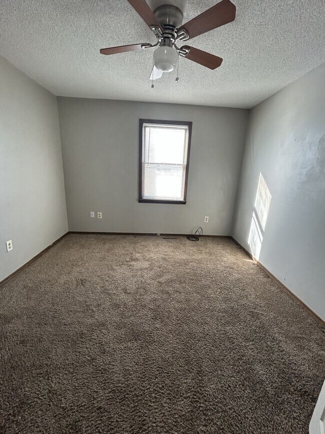 Building Photo - Beautiful 3bd/1ba House - Nice Back Deck!