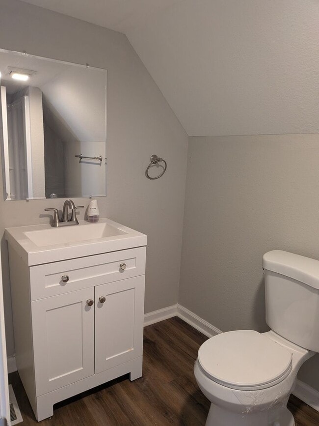 Building Photo - Cool 3 bed 2 bath House in Jeff City