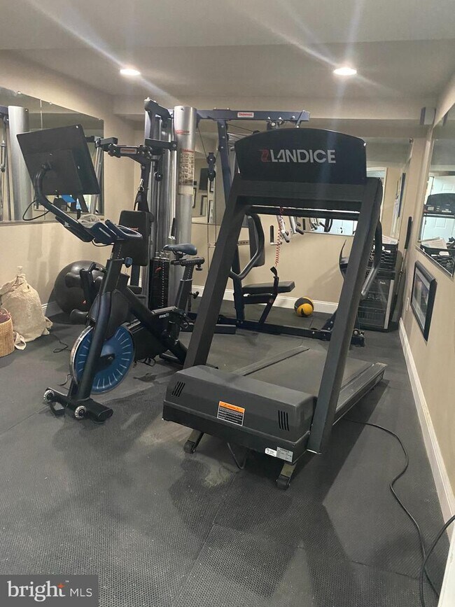 Building Photo - 1226 Pine Grove Rd