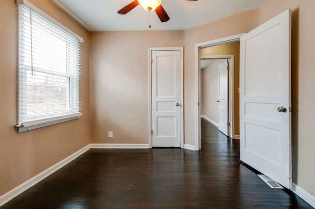 Building Photo - 821 W McKennie Ave