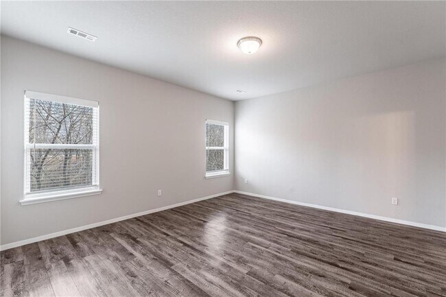 Building Photo - 6601 SW Chestnut Hill Rd