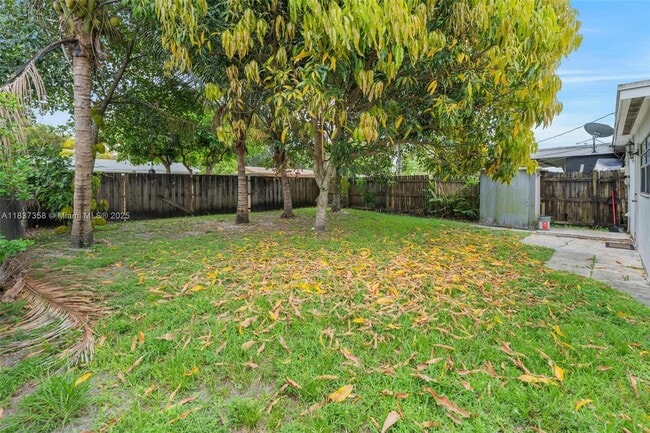 Building Photo - 5010 SW 93rd Ave