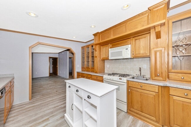 Building Photo - 16114 McGregor Dr