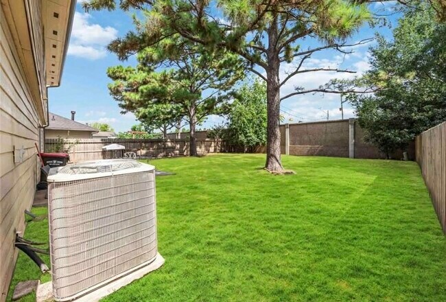 Building Photo - 19514 Azalea Valley Dr