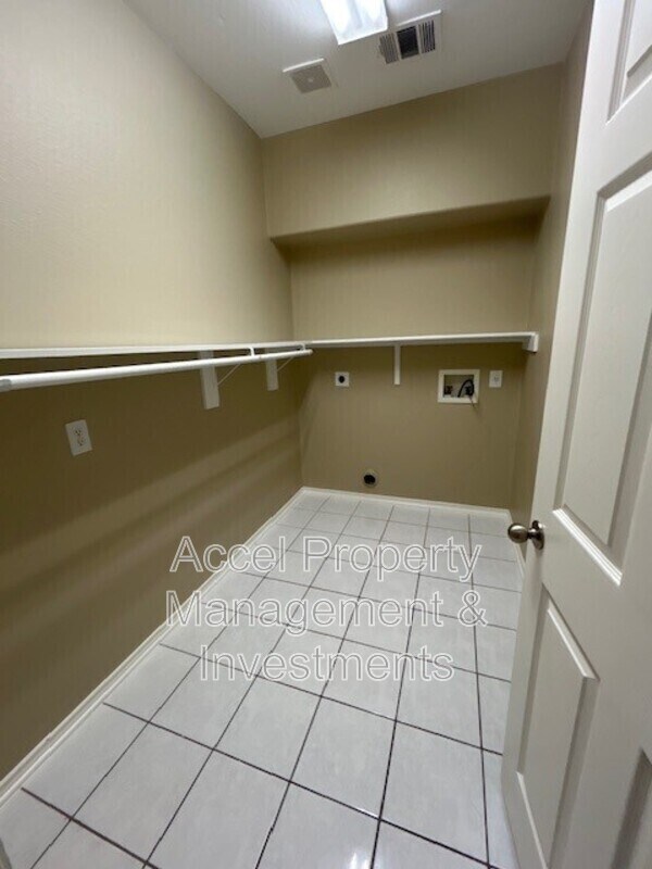 Building Photo - 4510 Santa Inez St