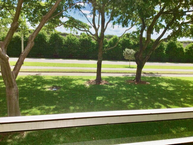 Building Photo - 438 Mansfield K