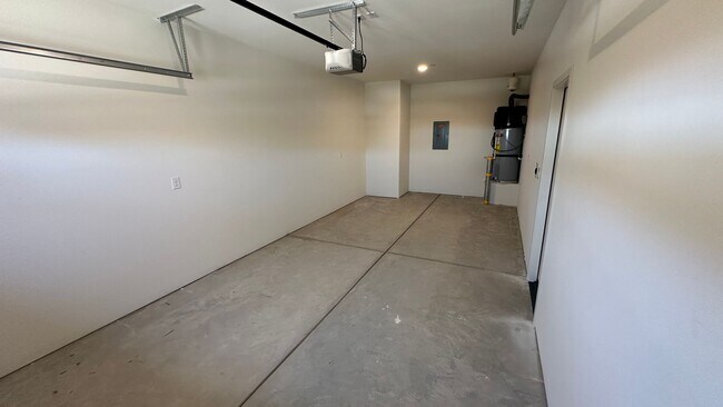 Building Photo - Coyote Run Duplexes 6000