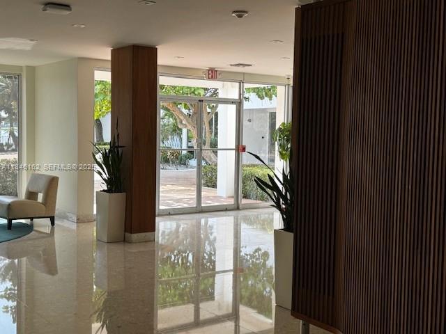 Building Photo - 9100 W Bay Harbor Dr