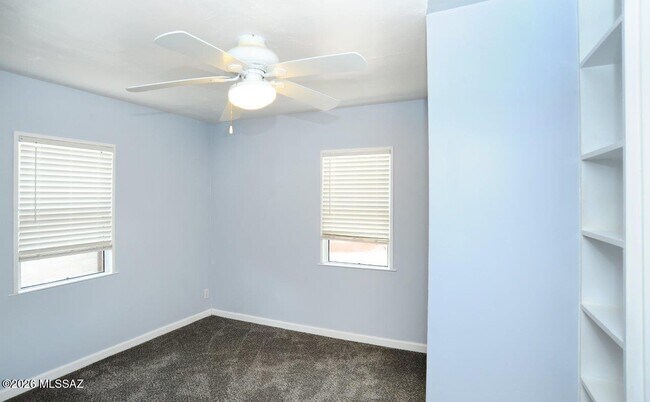 Building Photo - 3326 E Elida St