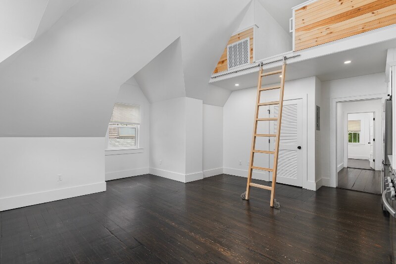 Building Photo - 8 Barnes St