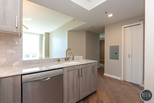 Building Photo - ELEGANT CITY 1BD/1BA RETREAT WITH SKYLINE ...