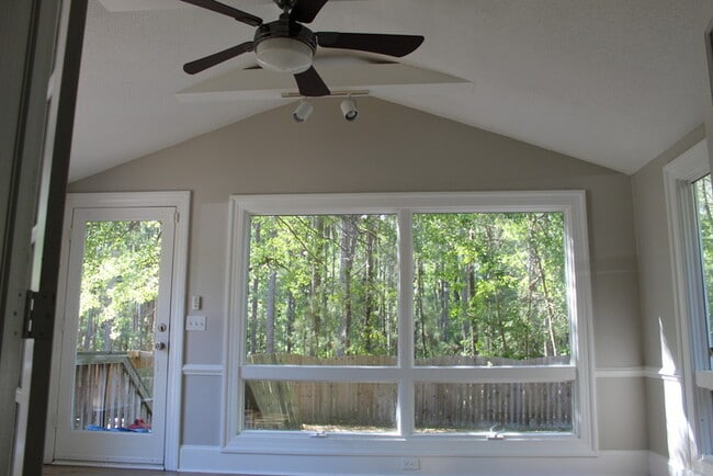 Building Photo - Northeast Columbia Spring Valley Rental