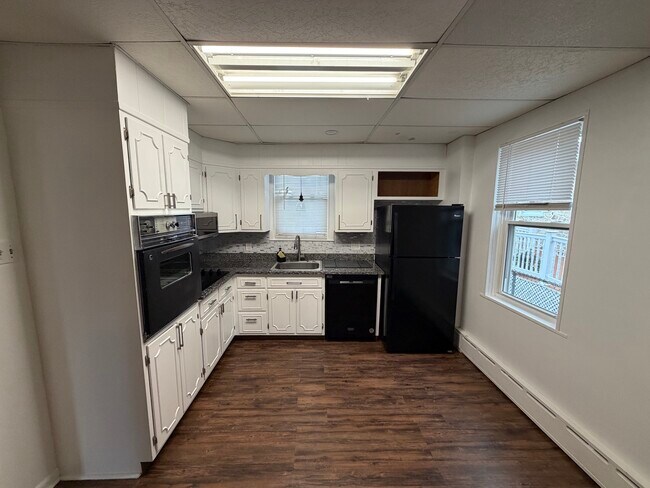 Building Photo - 402 Douglass St