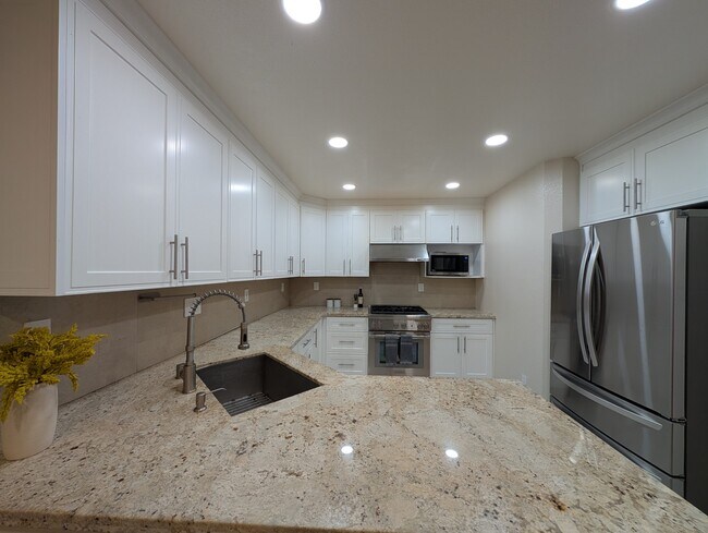 Building Photo - 20400 Summercrest Dr