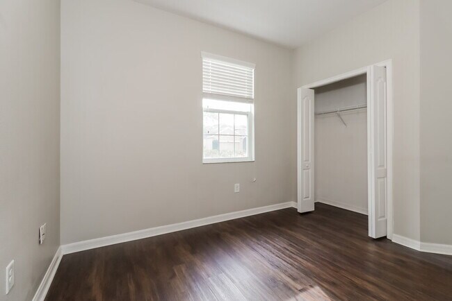 Building Photo - 3903 Pacente Loop