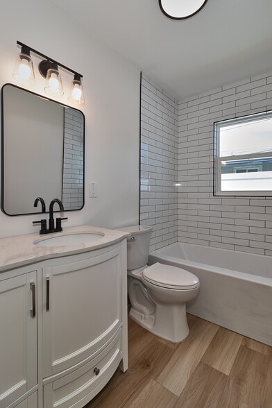 Building Photo - 508 91st Ave N