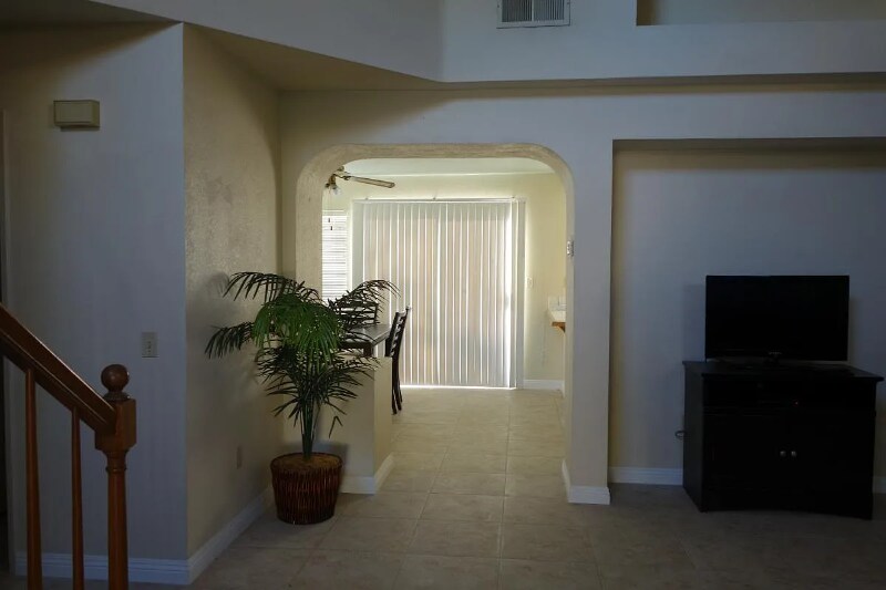 Building Photo - 1213 Jasmine St