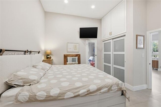 Building Photo - 1166 SW 158th Way