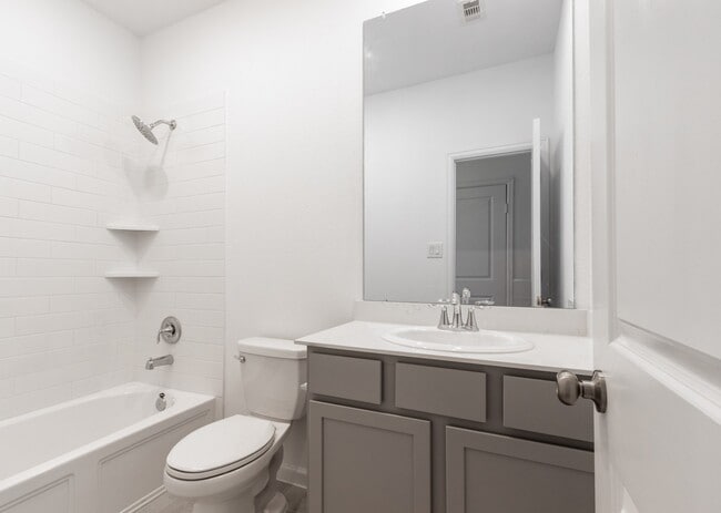 Building Photo - 705 Western Fern