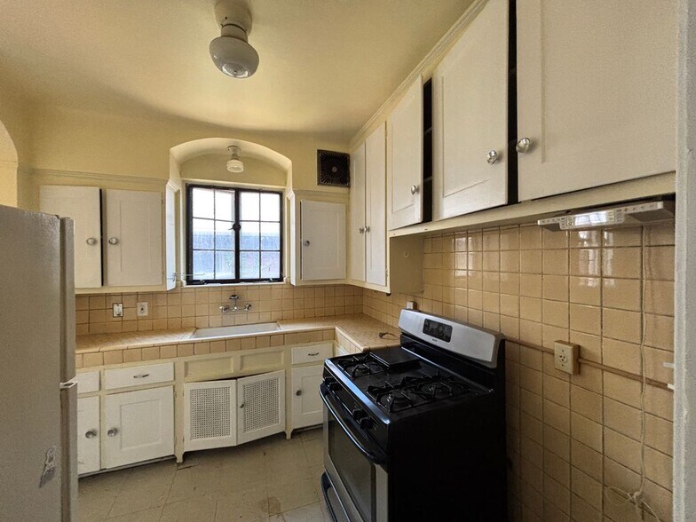 Building Photo - 2943 Leslie St
