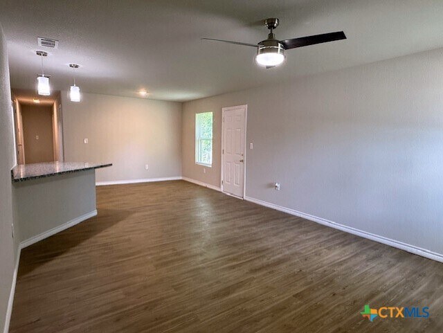 Building Photo - 2410 Westcliff Rd