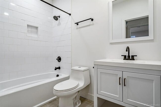 Building Photo - Contemporary Townhome in an Exceptional Su...