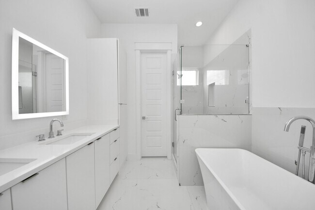 Building Photo - 4608 Coke St