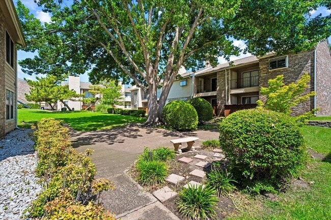 Building Photo - 4748 Old Bent Tree Ln
