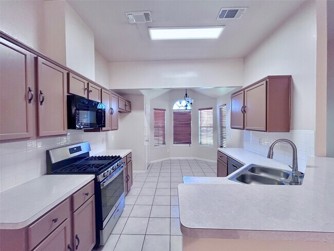 Building Photo - 18523 Spinney Ln
