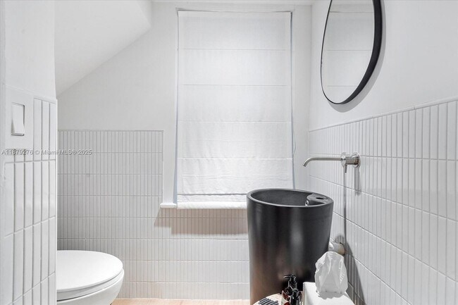 Building Photo - 177 NE 44th St