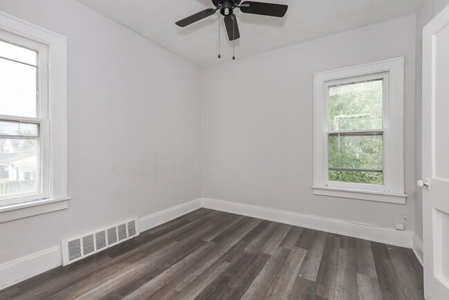 Building Photo - 4930 E 108th St