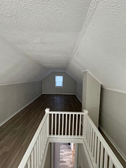 Building Photo - 601 Echo Rd