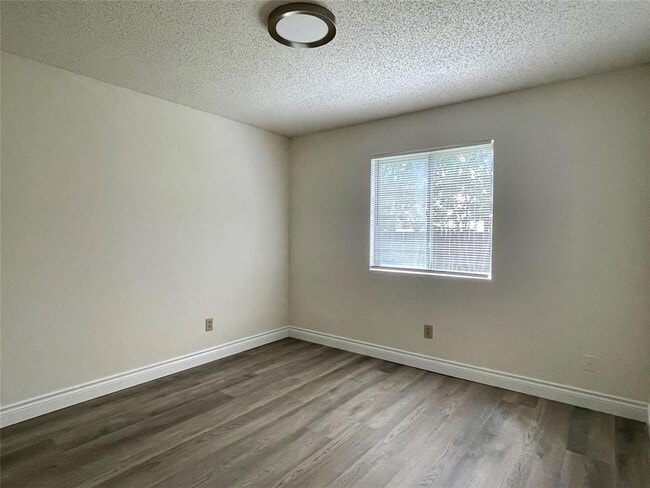 Building Photo - 1729 Cricket Hollow Dr