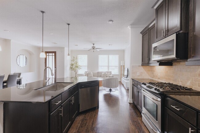 Building Photo - 411 Via Regatta Dr