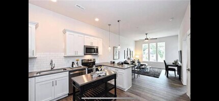 Building Photo - 935 McAlway Rd