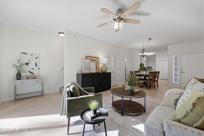 Building Photo - 334 Scrub Jay Dr