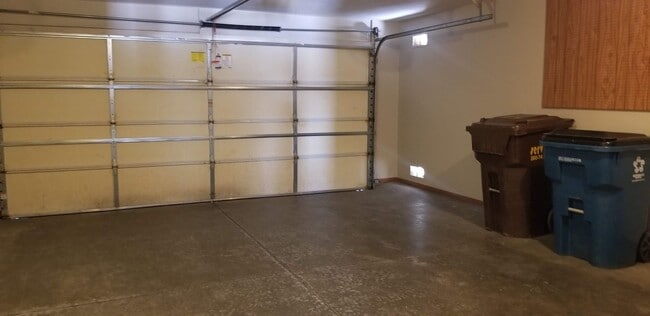 Building Photo - 3BR Ranch Carroll Creek