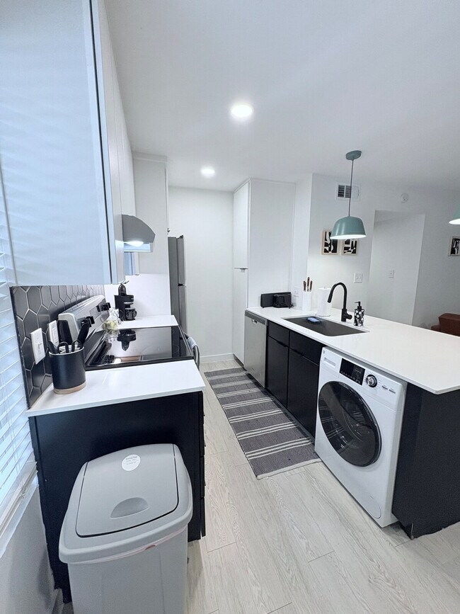 Building Photo - 1317 Newning Ave