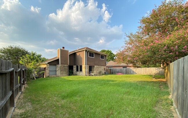 Building Photo - 10531 Golden Meadow Dr