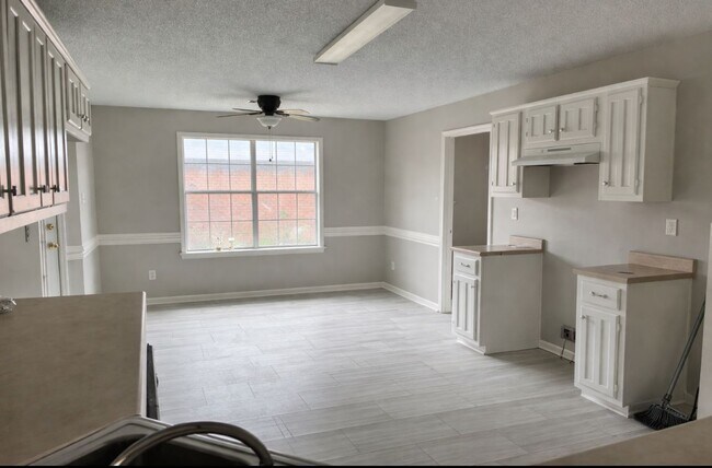 Building Photo - 3806 Beatrice Cove