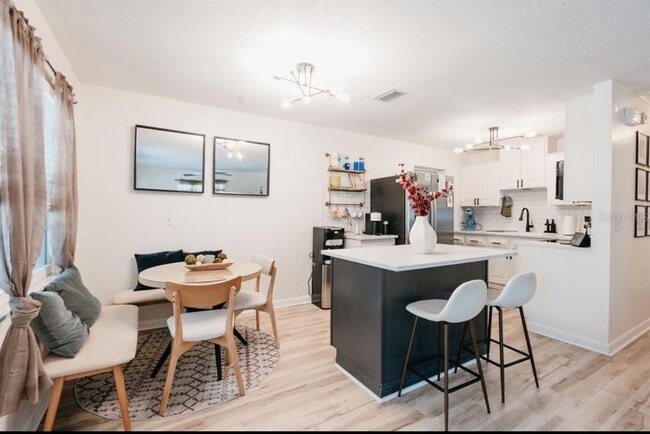 Building Photo - 3229 W Fielder St