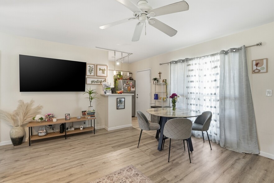 Building Photo - 235 Seaview Ct