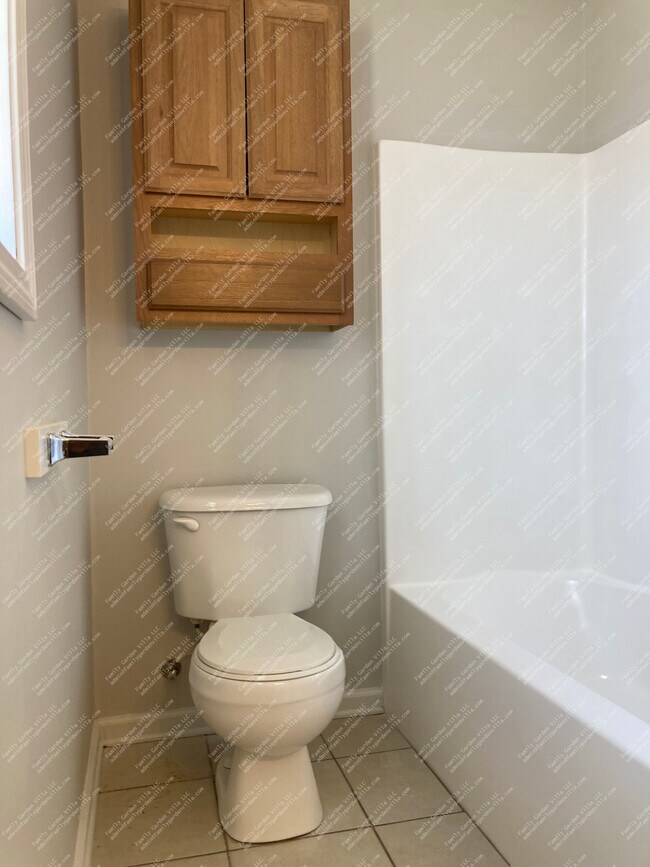 Building Photo - 340 Gloria St